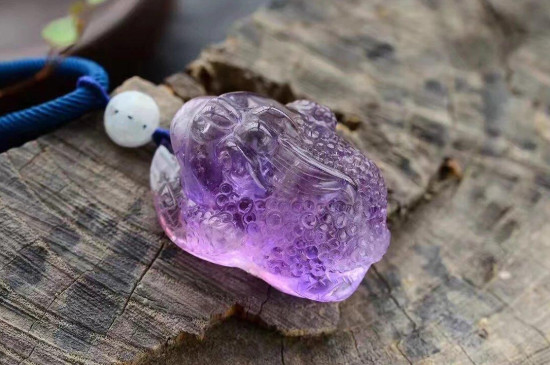 紫水晶的顏色等級(jí)，紫水晶一共有6個(gè)等級(jí)