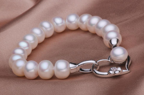 珍珠項鏈的保養(yǎng)與清洗