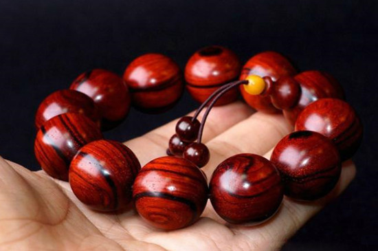 小葉紫檀盤(pán)玩掉色正常嗎