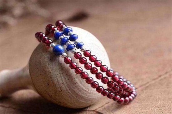 石榴石手鏈的寓意