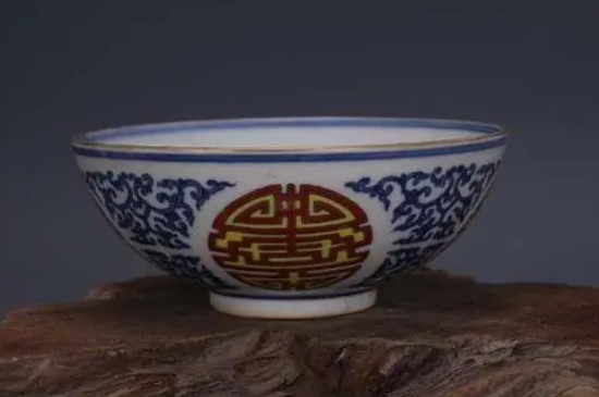 雍正青花瓷特點