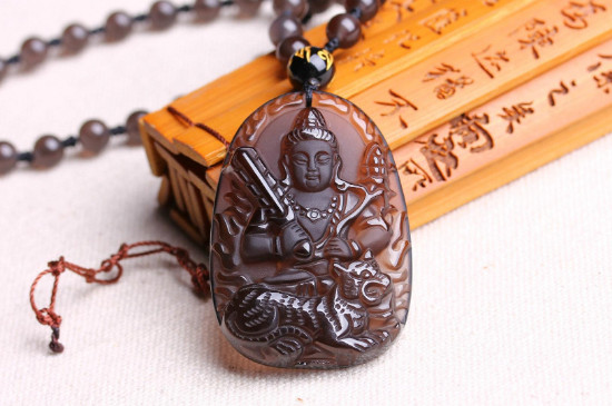 黑曜石發(fā)藍(lán)光是真的嗎