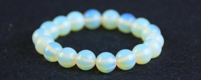 月光石能和玉一起嗎