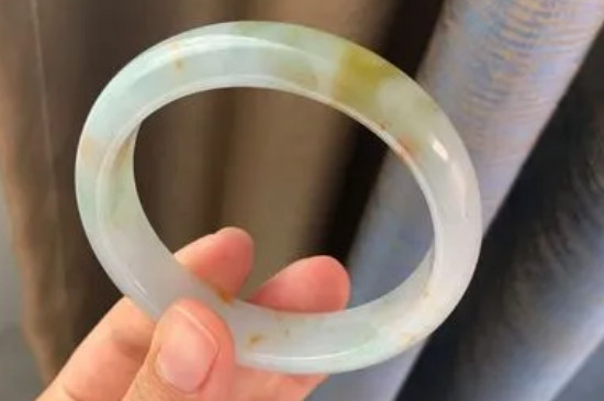 玉鐲什么顏色最好