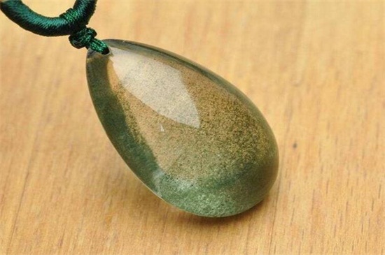 綠幽靈適合佩戴嗎，戴綠幽靈的好處