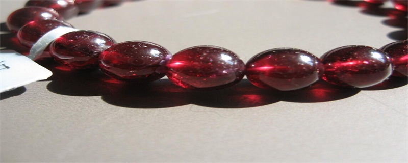 石榴石可以戴右手嗎