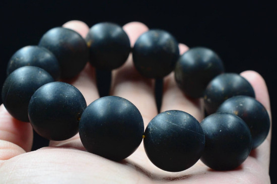 真正的天然藥珀是什么樣的