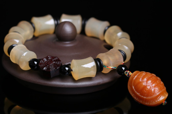 羊角手串與塑料的區(qū)別