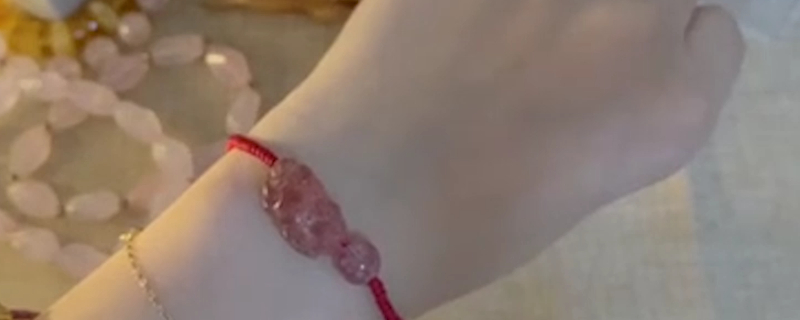 女士帶黃金貔貅的寓意 一個(gè)貔貅兩個(gè)金珠的寓意