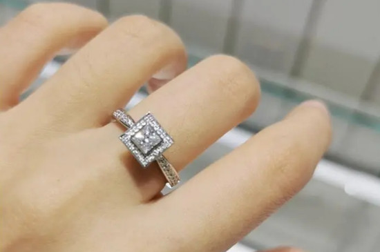 女士鉆戒戴哪個(gè)手