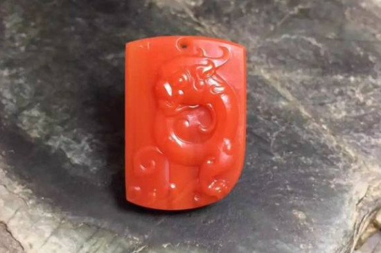 南紅洗澡時(shí)能戴嗎