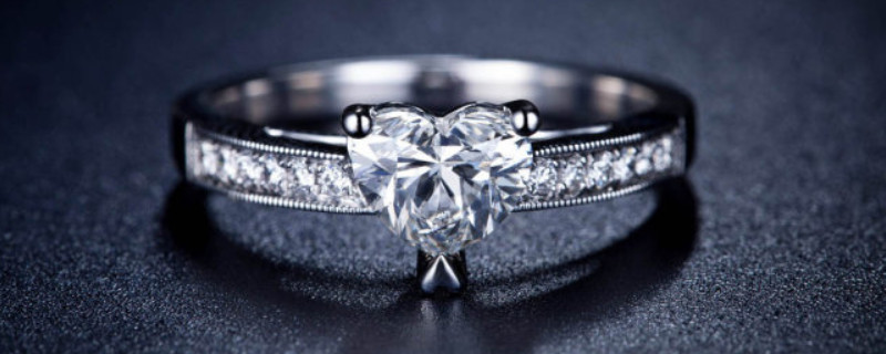 鉆戒縫隙里的污垢怎么去除