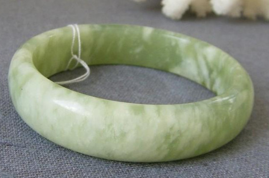 岫玉怎么保養(yǎng)會越戴越透