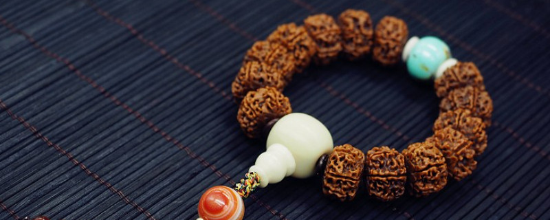 盤了一年的金剛臟了怎么清理