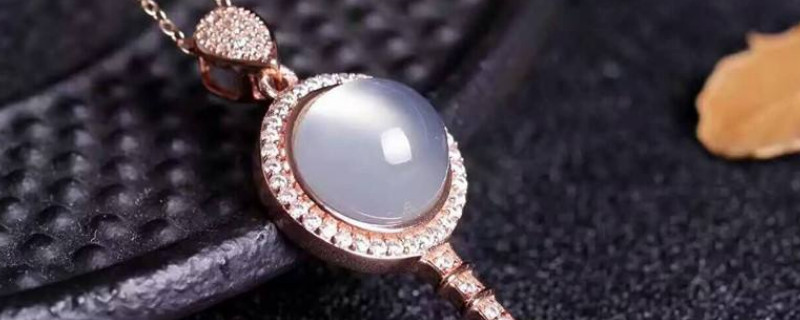 女生戴白玉髓的好處