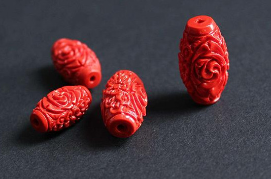 女人戴朱砂好還是紫金砂好