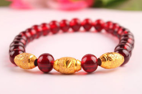 石榴石配黃金寓意