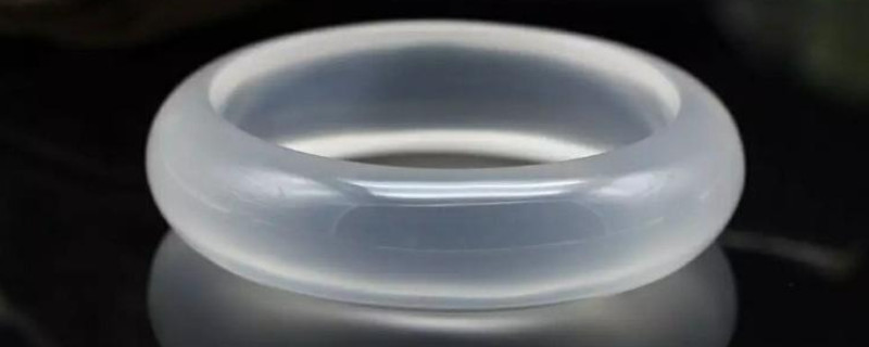 高冰玉髓和瑪瑙的區(qū)別