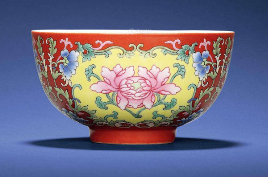 用肉眼怎樣區(qū)分粉彩和琺瑯彩