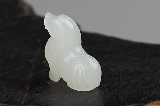 玉髓和玉的區(qū)別哪個(gè)貴