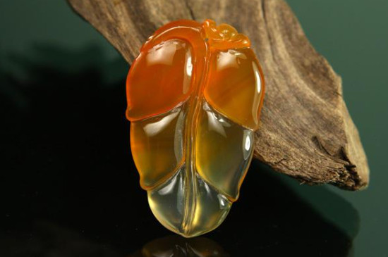 什么是玉髓和翡翠有什么不同