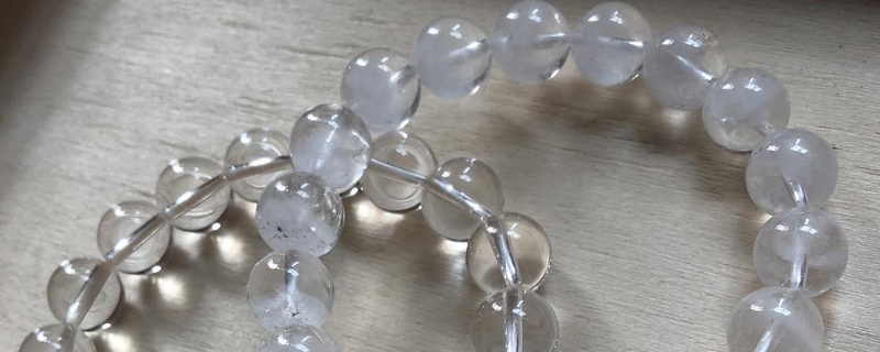 鴆羽幽靈和紅膠花水晶的區(qū)別