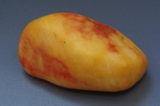 金絲玉與翡翠的區(qū)別