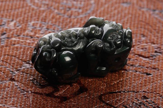 貔貅兩邊為什么有兩顆金珠子，主要是為了轉(zhuǎn)運(yùn)