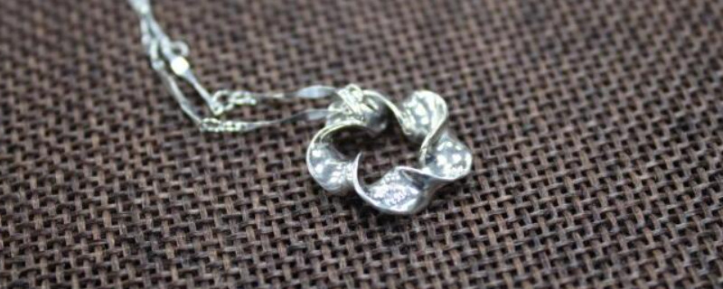 鉑金項(xiàng)鏈怎么清洗