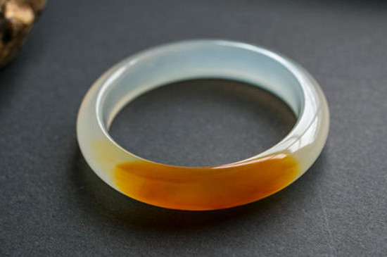 女人戴黃龍玉手鐲禁忌