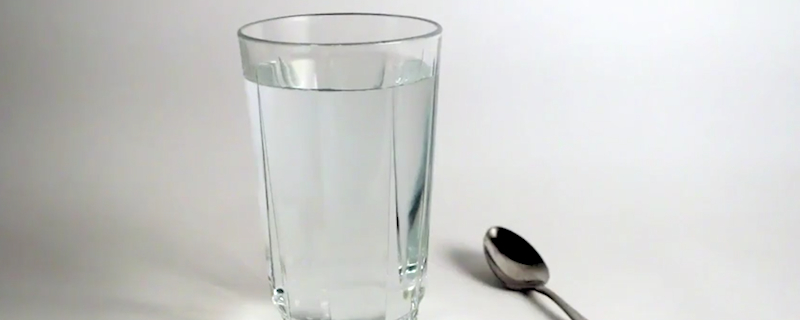 怎樣鑒別翡翠的真假一杯水