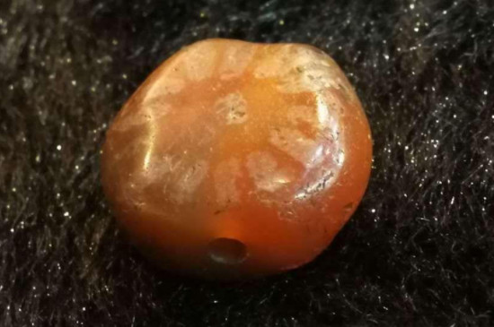 紅玉髓和石榴石哪個好