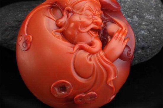 南紅瑪瑙為什么會發(fā)熱，真假南紅的區(qū)別