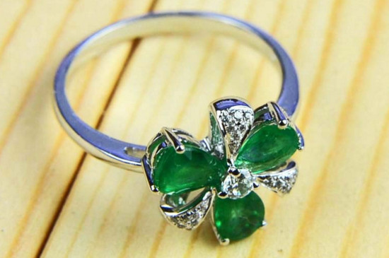 祖母綠能用清水洗嗎，祖母綠清洗的注意事項(xiàng)