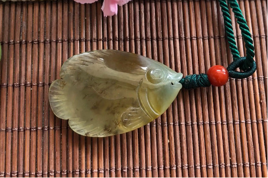 岫玉花玉能盤紅嗎