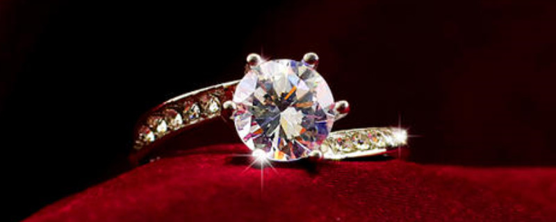 鉑金鉆石戒指發(fā)黃怎么回事