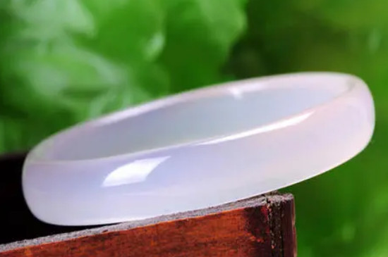 南紅荔枝凍和白瑪瑙怎么區(qū)分