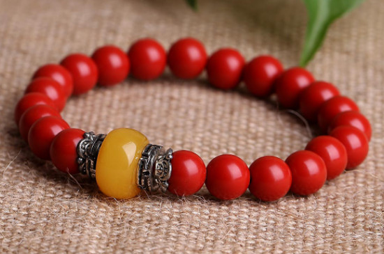 女人戴朱砂好還是紫金砂好