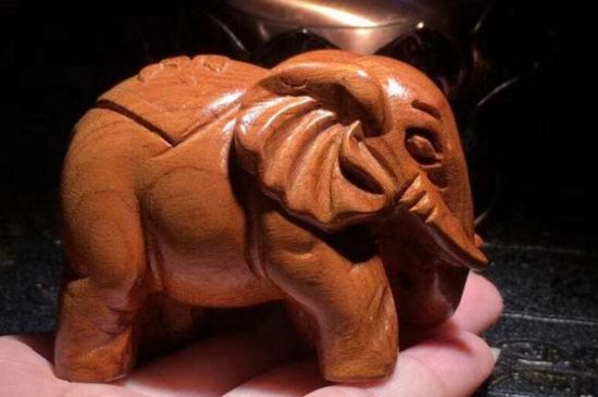 紫檀柳和黃花梨的區(qū)別，四種方法區(qū)分兩者