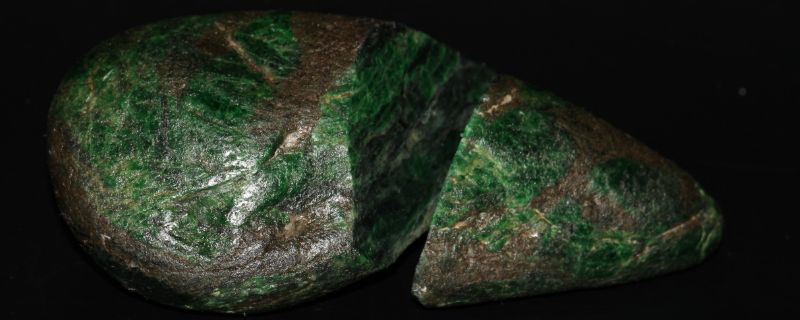 翡翠原石打燈怎么看種水