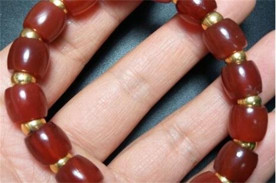 南紅瑪瑙為什么有黑點，人為或者天然形成所致