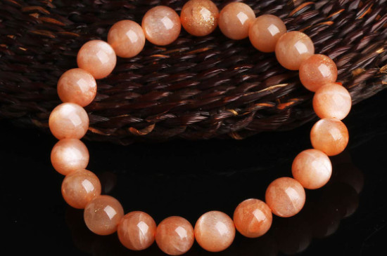 月長石和拉長石的區(qū)別