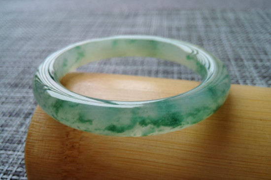 玉鐲有裂紋怎么修復