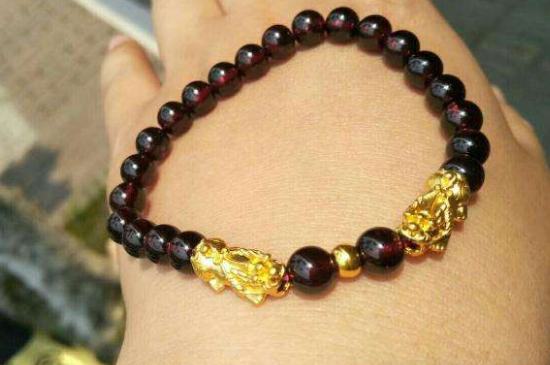 石榴石戴哪只手