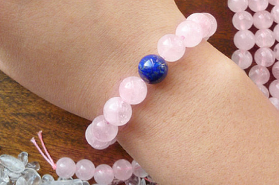 水晶手鏈女生應(yīng)該戴哪個手