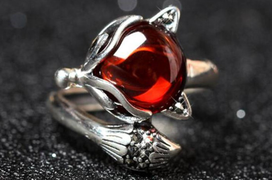 狐貍石榴石戒指的寓意是什么