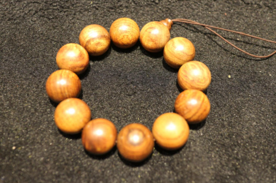 新海黃手串的正確盤法