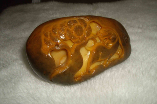 黃龍玉適合什么人佩戴