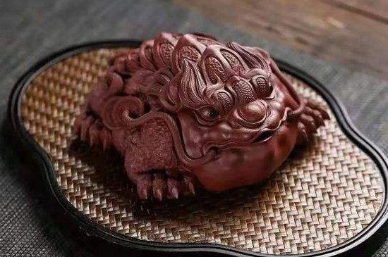 三足金蟾最忌諱什么生肖