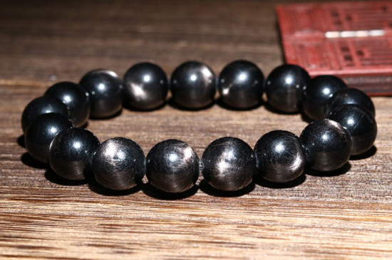 金運(yùn)石和黑曜石有什么區(qū)別